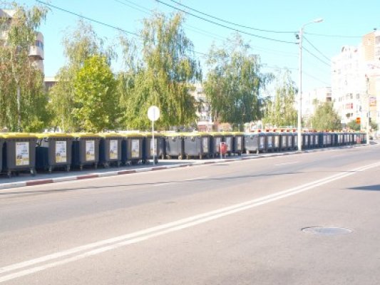 Containere pentru depozitarea selectivă a deşeurilor, la Năvodari